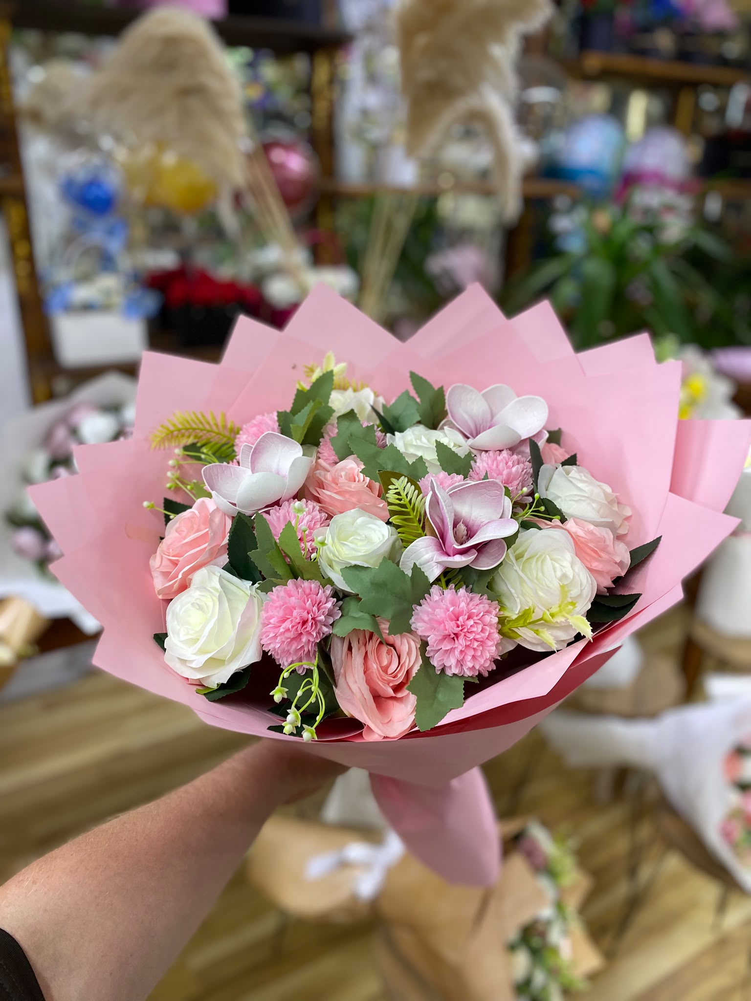 Pembe Gül ve Beyaz Gül Buketi